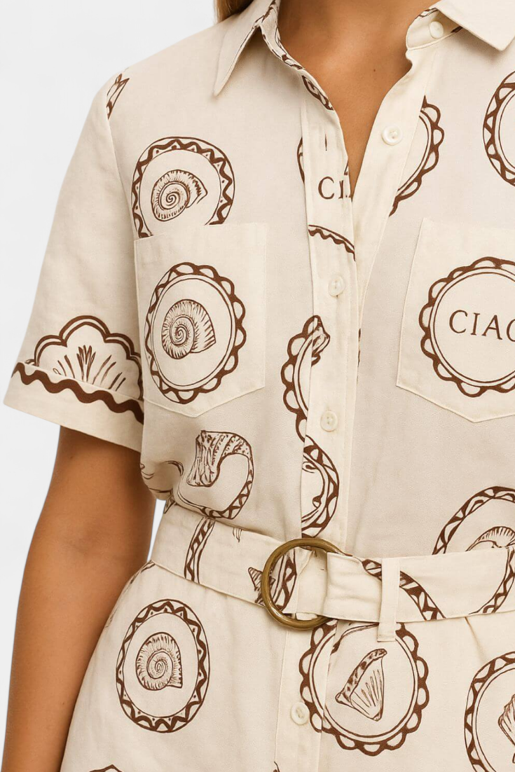 Seashell Macacão Camiseta com Detalhe de Concha e Botões