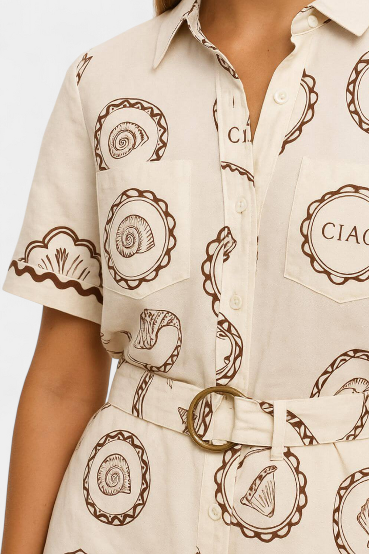Seashell Macacão Camiseta com Detalhe de Concha e Botões