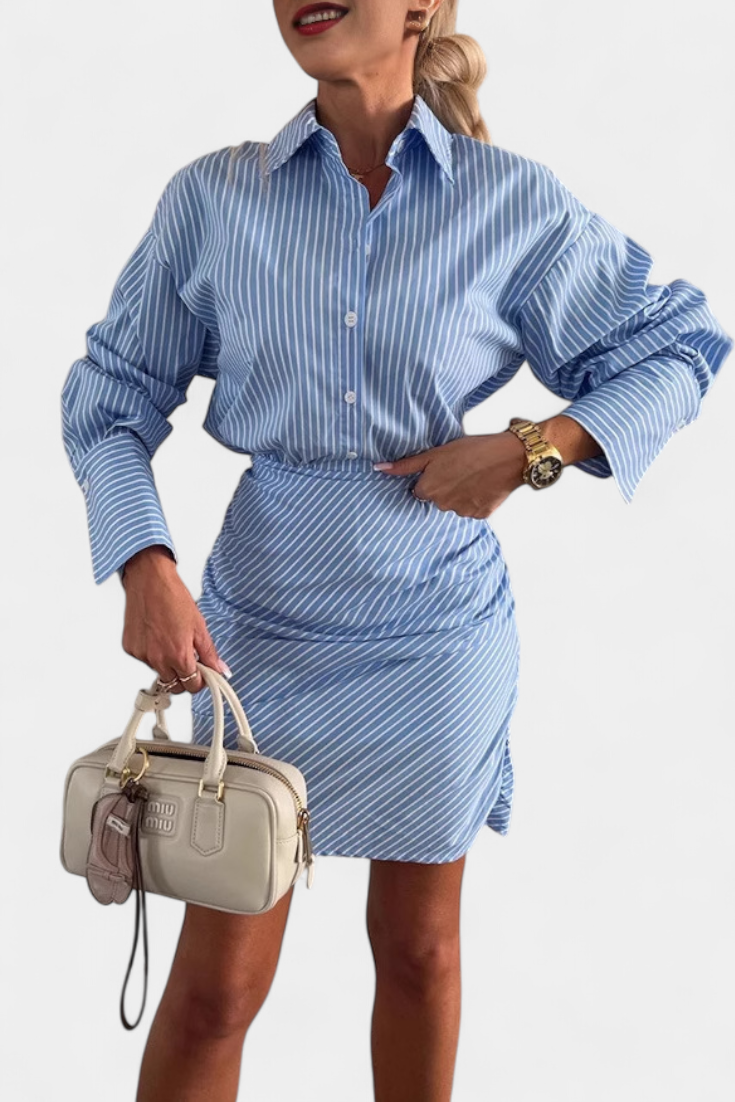 Cynthia - Vestido Camiseiro Mini às Riscas com Pregas e Botões