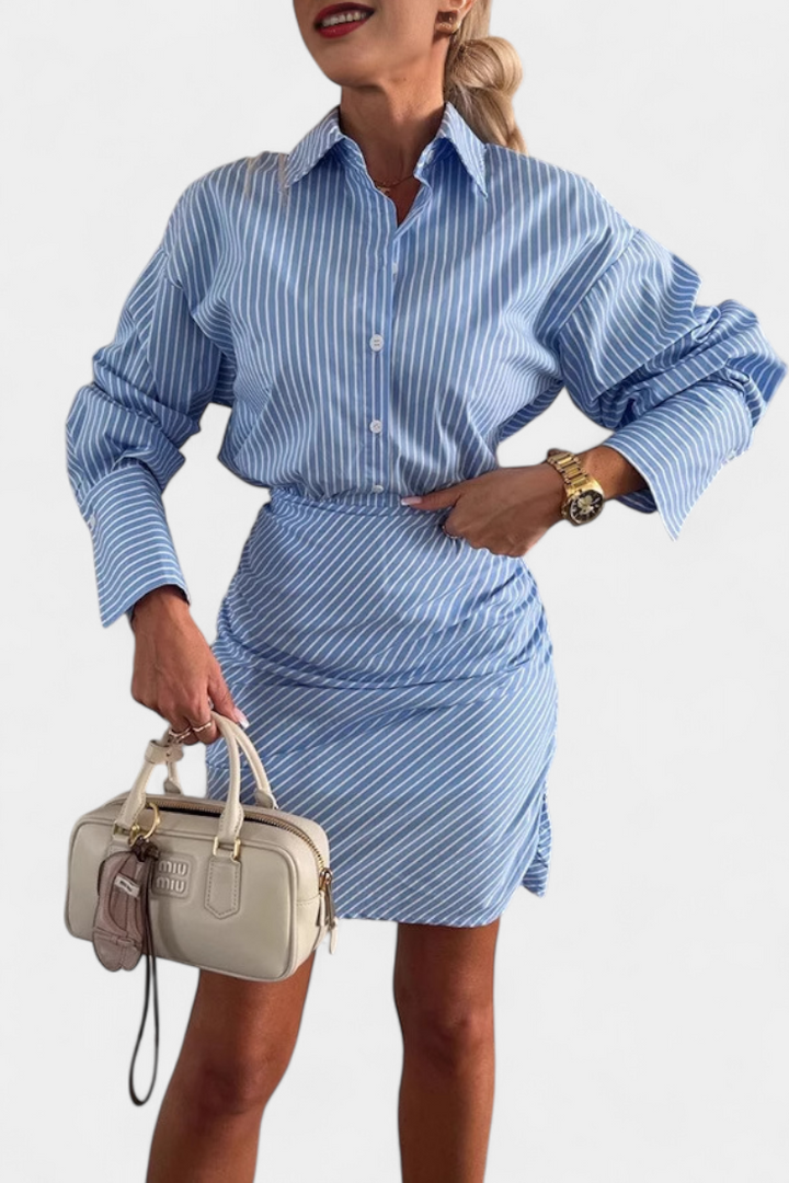 Cynthia - Vestido Camiseiro Mini às Riscas com Pregas e Botões