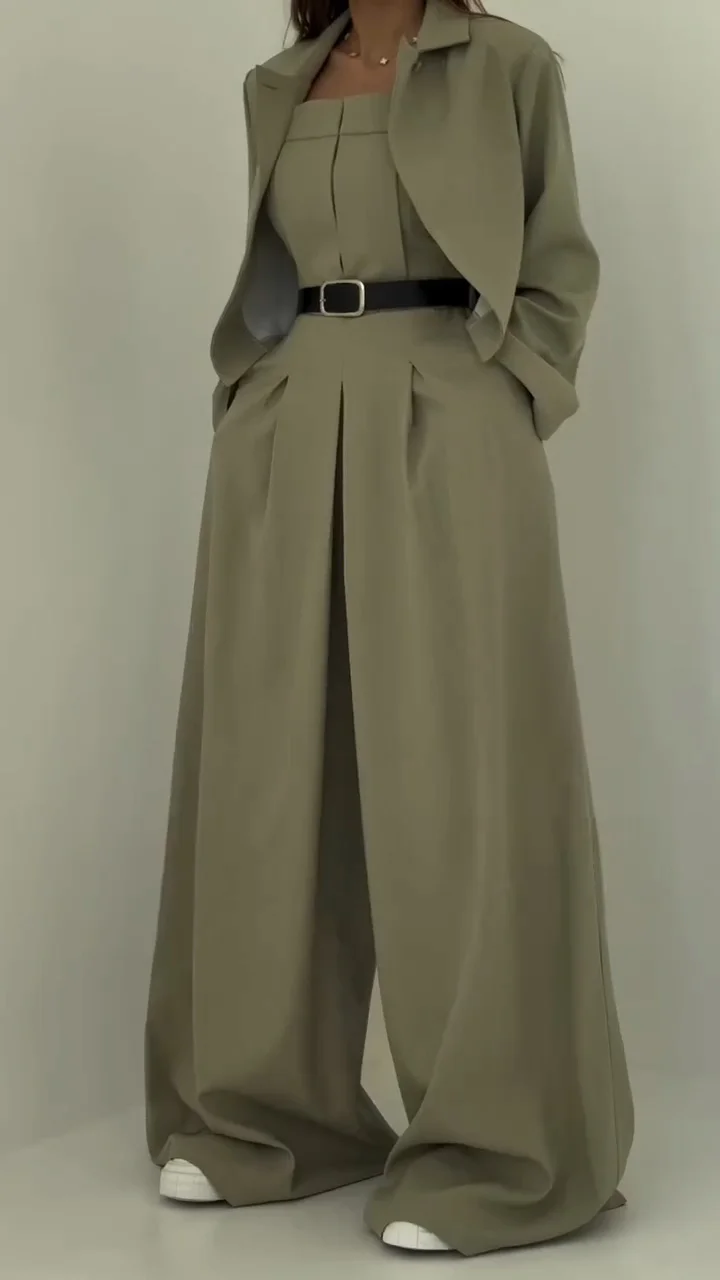Julia Fato para Mulher – Casaco Oversize + Macacão Bustier