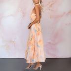 Esther | Vestido com Gola Halter e Estampado Aguarela