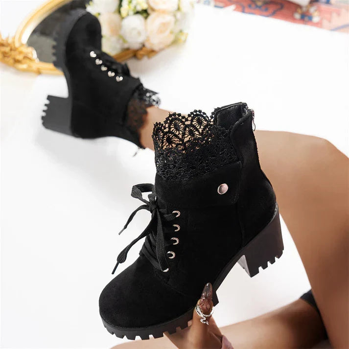 Tania - Botins com Renda e Salto Grosso