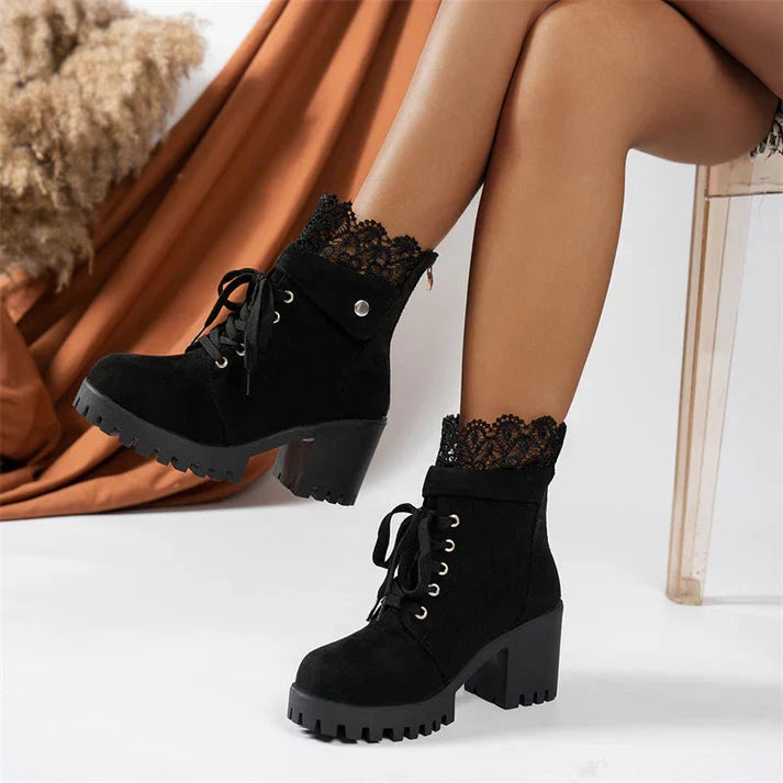 Tania - Botins com Renda e Salto Grosso