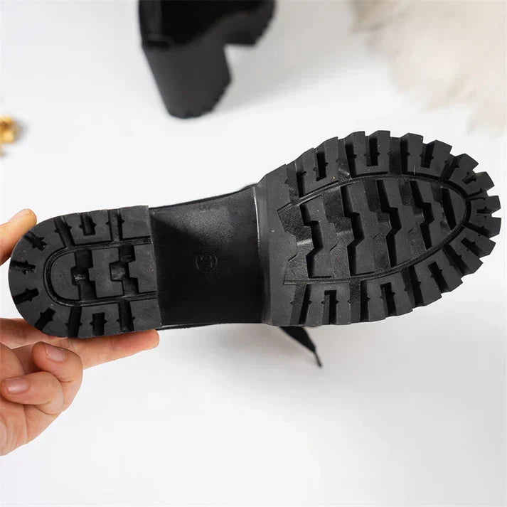 Tania - Botins com Renda e Salto Grosso
