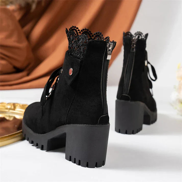 Tania - Botins com Renda e Salto Grosso