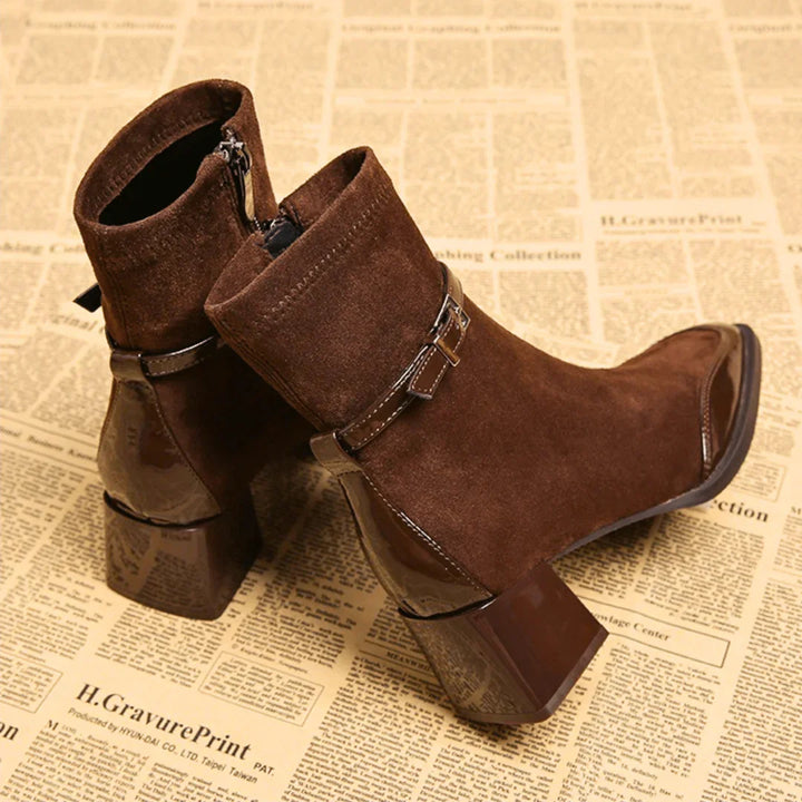 Avenor - Botins Efeito Camurça com Fivela