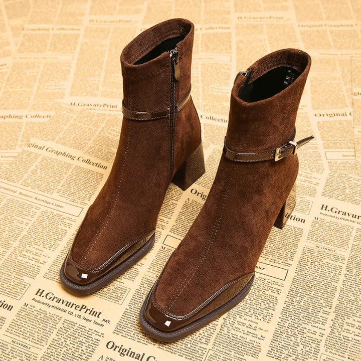 Avenor - Botins Efeito Camurça com Fivela